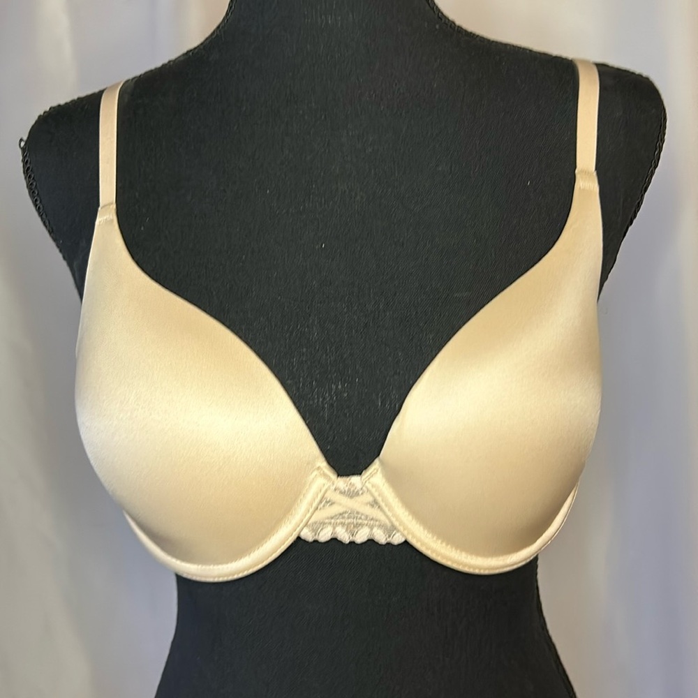 MAIDENFORM nude colored padded bra with a lace center. Underwire. Size 34 B.